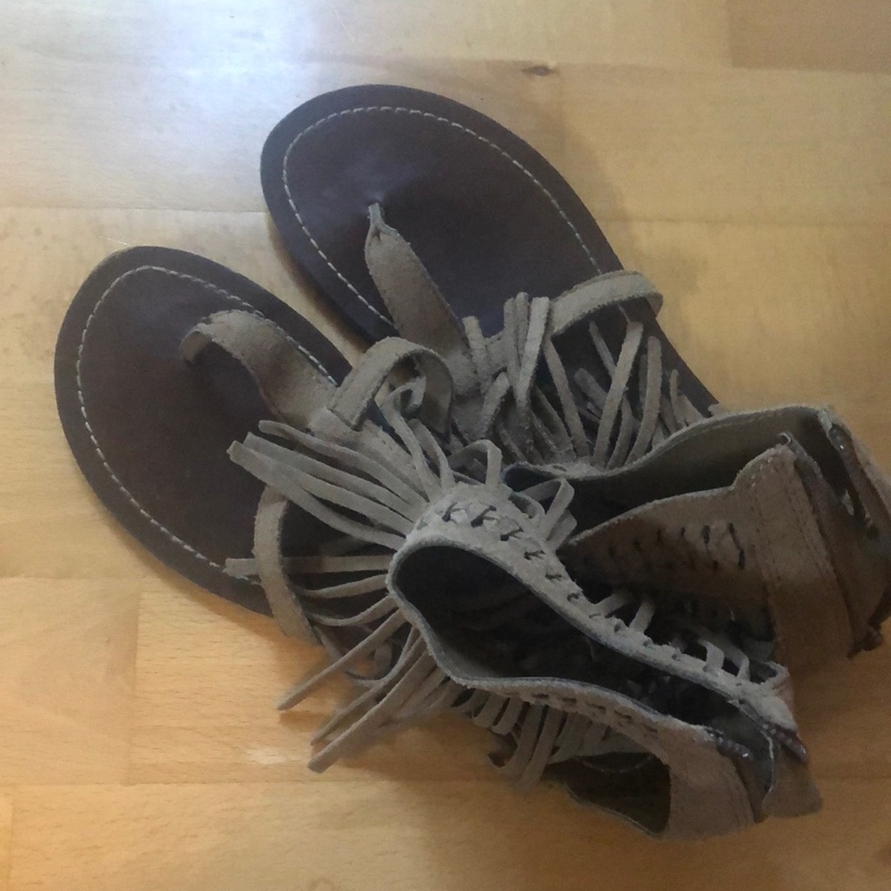 Size 8 Minnetonka sandals
